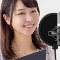 芸能系専門学校で学べる「声優」の基本とは